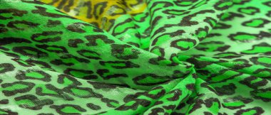 İpek kumaş yeşil, leopar desenli. Hafif leopar desenli ipek senin tasarımın için mükemmel, şık görünüyor ve kaba değil! Doku, arkaplan, desen