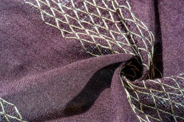 Tarz ve konforu takdir eden modern kadınlar için tasarlandı. Sıcaklık ve dayanıklılık için yüksek kaliteli yün kumaştan yapılmış. Ek doku ve görsel cazibe için eşsiz yün ipliği izi.