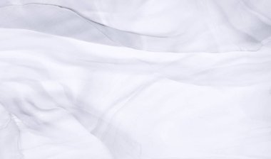 Kusursuz kaleydoskop. Kumaş ipeksi beyaz ve gri. Bu şifonda ultra modern bir baskı ve hassas, havadar bir kalite soyut ipek baskı ile birleştirilmiş..