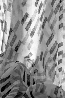 Siyah geometrik eşkenar dörtgen şekilli beyaz ipek kumaş. Karanlık. Geçmişi. Şablon.