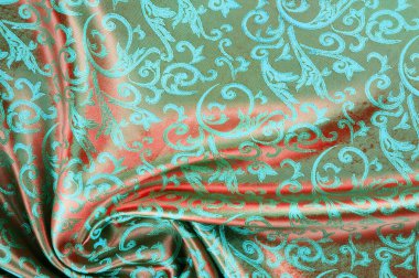 Kusursuz bir doku. İpek kumaş. Mavi-yeşil-kırmızı gözlükler. Eğer sofistike bir güzellik arıyorsan, bu dantel püskülünden öteye bakma.!