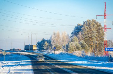 Güçlü bir kış kamyonu sürmenin heyecanını yaşayın. Karlı yollarda ve zorlu arazide sür. Şiddetli hava koşullarında ağır yükleri kolayca taşıyabiliriz. 2012 09 10 Rusya Tataristan