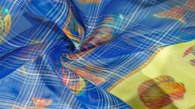 Lacivert ipek kumaş, mercan resifi balığı, deniz teması. Çocuk sanatı. arkaplan, doku, desen