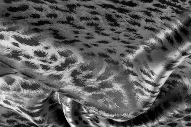 Kusursuz bir doku. Siyah renk. Yüksek kaliteli polyester ve ipek satenden yapılmış bu saten içindeki kraliyet ruhunu somutlaştıracak. Daha çekici görünümlü zarif bir kumaş..