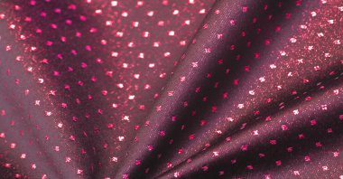 Küçük puantiyeli metalik parıltılı kumaş. Kırmızı bordo. Tatil geri sayımı mı? Kumaşlarımızdaki başarılarınıza ve etkinliklerinize kadeh kaldıralım.