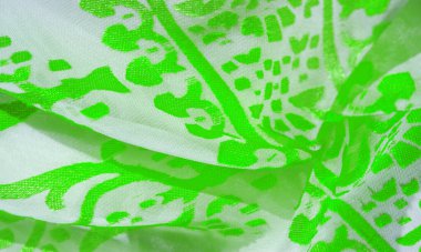 İpek kumaş, yeşil kumaş. Beyaz arka planda zarif çiçeklerin gölgeleri, Paisley 'nin fotoğrafı. Doku, desen, koleksiyon