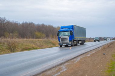 Trafik bahar yolları vasıtasıyla sağlanır. Sorunlar ve işletim özellikleri arasında bahar yollarında ulaşım araçları yer alıyor. Güvenli Şoför İpuçları. 2013 03: 10 Tataristan Rusya