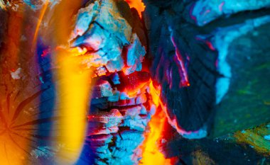 Yenilikçi ve etkili yangın başlatıcı kamp, hayatta kalma ya da ev kullanımı için her zaman mükemmel bir alev üretir..