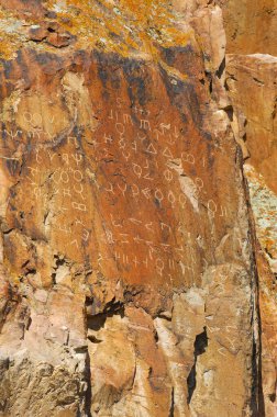 Etkileşimli bir platformda antik kaya sanatını keşfedin. Farklı kültürleri ve onların sanatsal geleneklerini öğrenin. Petrogliflerin gizemlerini ayrıntılı bilgi ve resimlerle ortaya çıkar..