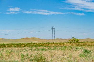 Yazın görkemli dağların nefes kesici manzarasının tadını çıkar. Dağ eteklerinde yürüyüş, bisiklet ve açık hava aktivitelerinin tadını çıkarın. Sakin ve huzurlu bir ortamda rahatla ve gevşe.