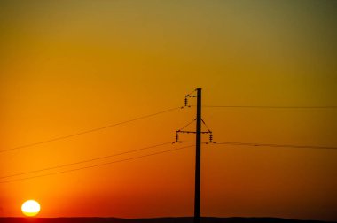 Sonbahar. Steppe. Gün batımı. Kumullar. Bozkırın dinginliğini hisset. Kum tepelerinin üzerinde nefes kesen bir gün batımını izlemek. Rahatla ve bu huzurlu vahada endişelerinden kurtul..