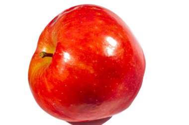 Beyaz arka planda elma. Elmalar bir sürü besin kaynağı olan gevrek meyvelerdir..