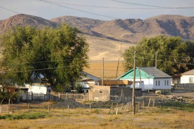 Adım at, dua et, Plin, Pampa. Sert bir çölün ortasında sakin bir köyün sakinliğini hisset. Umudun yeşerdiği tozlu bir vaha. Benzersiz bir atmosfere dalmak.