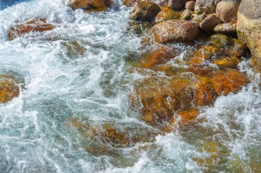 Çarpıcı fotoğraflarla doğanın sakinliğini hisset. Akan suyun ve huzurlu manzaraların güzelliğini yakalayın. Evinize ya da işyerinize doğanın ahengi dokunsun..