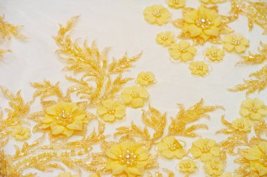 Çeşitli tasarım amaçları için altın sarısı dantel dokular. Kartpostallar için arka plan olarak kullanılabilir. Posterler. Dokular. ya da duvar kâğıdından karmaşık çizgileri olan eski dantel desenler.