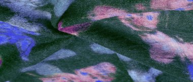 Kelebek desenli yeşil yün kumaş. Yeşil kırmızı mavi. Dekor modern, tekstil sanatı, doku, arkaplan, desen