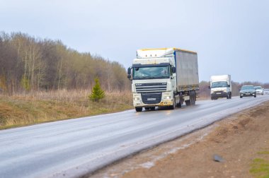 Ağır araçlar için ilkbahar sistemi. Ağır araçların sürüş performansını artırıyor. Yoldaki ağır araçların güvenliğini ve istikrarını arttırır. 2013 03: 10 Tataristan Rusya
