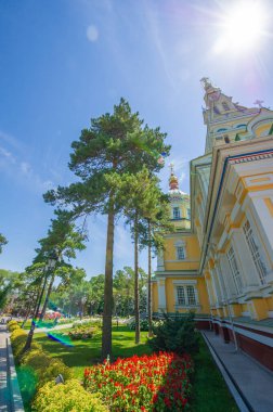 Yükseliş Katedrali - Alma-Ata 'daki bir Ortodoks kilisesi, 28 Panfilov muhafızının adını verdiği meydanda.,