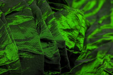 Yeşil ipek kumaş. Kaliteli kaliteli yağ Yeşil İpek 'i tanıtıyorum. Bu mükemmel orta sıklet kumaş zarif bir kumaş ve harika bir parıltı..