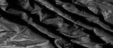 Siyah İpek Kumaş, yüksek kalitede siyah ipek tafta kullanılarak özel olarak tasarlandı. Işık, çıtır ve pırıl pırıl, bu madde yumuşak bir parıltı yaratır..