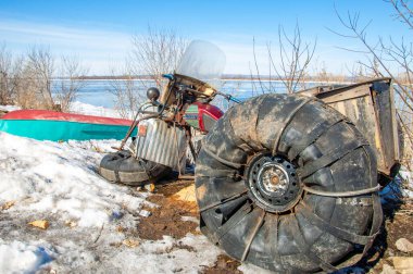 Hayat sana bir bahar buzu verdiğinde ve lastik tekerleklerin bunu kaldıramadığında, kış savaşçısı başarısız olduğunda motosiklet lastiklerinin iyi bir fikir olduğunu düşünen herkes tabiat ananın gücünü beklemiyordu.