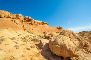 Red Bogut Dağları 'nın büyüleyici güzelliğinin tadını çıkar. Dağlarda büyüleyici bir günbatımına tanıklık edin. Doğanın dokunuşuyla oluşan büyülü atmosferi hisset..