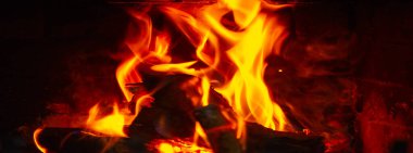 Şöminede yangın var. Çekici birini bulduğumuzda, gözbebeklerimiz büyür ve diğer kişiye bilinçaltı işareti göndeririz. Kamp ateşinin sıcacık ışığında, gözbebeklerimiz doğal olarak büyür..