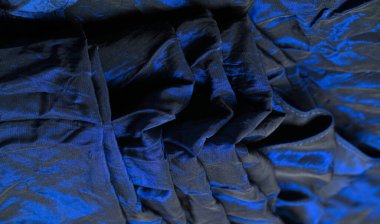 Mavi ipek kumaş. Hadi, bu elektrikli mavi ipek kumaş bir sonraki süslemen olsun! Bu mucizevi esneklik, mükemmelliğin vücut bulmuş halidir..