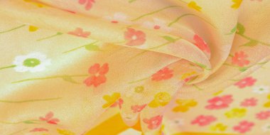 İpek kumaş, bej arka planda küçük çiçekler, ince dikişler. Çiçek tasarımı. Arkaplan dokusu