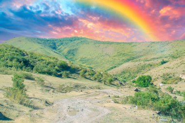 Bir dağ nehrinin mistik güzelliğini tecrübe et. Su tarafından taşınan antik sihrin fısıltılarını dinle. Doğayla bağlantı kur ve nehrin akan ritminde huzur bul..