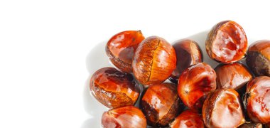 Sevgi ve doğa yolculuğuna çıkın. Kestane ağaçlarıyla birlikte. İyilik şeklinde düzenlenip mevsimin hediyelerini kutlayın. Kestane Tekniği