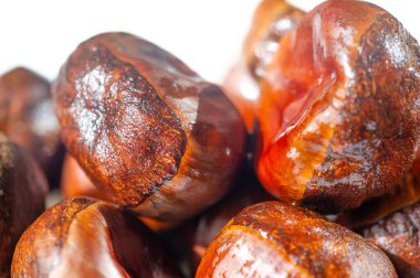 Özellikle seçilmiş kestane koleksiyonu. Nostalji ve konforu çağrıştıran mevsimlik ziyafet ve dekorasyonlarla şımarın. Minimalist beyaz tabakalarımızla evinizde şık ve rahat bir atmosfer yaratın..