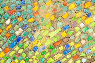 Şehrin canlı renklerini ve ruhunu mozaik bir duvardan deneyimleyin. Sanatçılık en iyisidir. Şehir hayatının güzelliğini gösteriyorum. Kendinizi şehrin canlı kültürüne ve enerjisine daldırın..