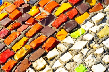 Şehrin canlılığını sanat yoluyla tecrübe edin. Kendinizi renkli bir mozaik başyapıtına daldırın. Şehrin atmosferi sana ilham versin ve enerji versin..