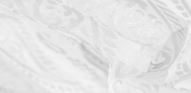 İpek kumaş, kar beyazı kumaş. Beyaz arka planda zarif çiçeklerin gölgeleri, Paisley 'nin fotoğrafı. Doku, desen, koleksiyon