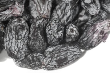 Siyah üzümlerin zengin dokusunu ve tadını deneyin. Yemek pişirmek, atıştırmak ya da tariflere doğal tatlılık katmak için idealdir. Mutfak ürünlerinizi geliştirmek için siyah kuru üzümlerin potansiyelini keşfedin