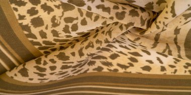 Kahverengi ve beyaz çizgili ipek kumaş, Afrika tarzı zebra derisi. Çizgili arka plan dokusu tekrarlanıyor. Tasarımcı için, tasarımın taslağı, dekoratörün çevresi.. 