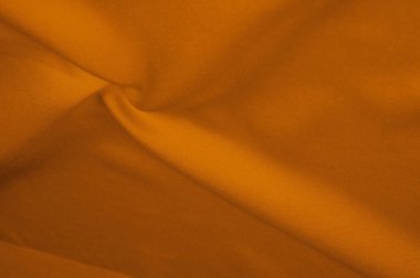 Şatafatlı yüksek kaliteli ipek kumaş. Dokunuşuna yumuşak ve pürüzsüz. Koyu kehribar rengi, perdeler, döşemeler ve aksanlar için her türlü dekor idealine zarafet katar.