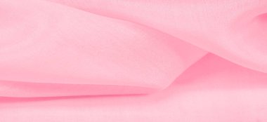 Bulanık pembe ipek kumaş. Kalabalıktan canlı bir renkle uzaklaşın. Işığı yansıtan parlak dalgalar, enfes sofistike dalgalar. Bu sıcak pembe ipek krep de chine.
