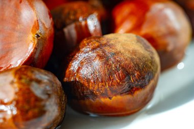 Chestnut Craft ile doğanın güzelliğini tecrübe edin. Kestane düzenleme sanatını keşfedin. Mevsimin hediyelerini sevgi ve doğa yolculuğuyla kutlayın..
