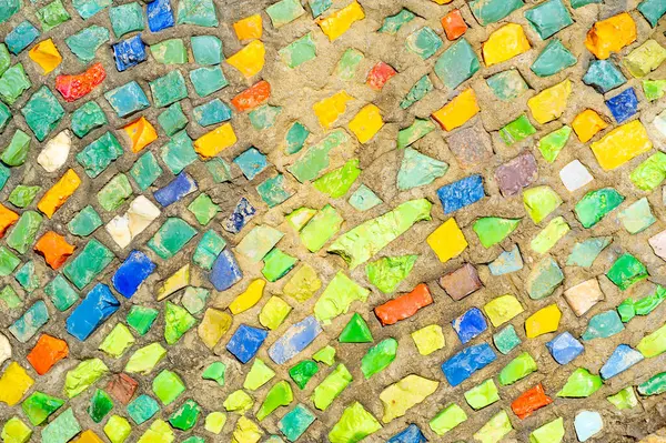 Şehrin canlı renklerini ve ruhunu mozaik bir duvardan deneyimleyin. Sanatçılık en iyisidir. Şehir hayatının güzelliğini gösteriyorum. Kendinizi şehrin canlı kültürüne ve enerjisine daldırın..