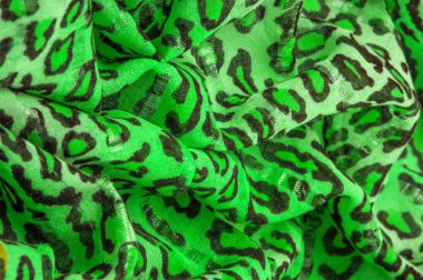 İpek kumaş yeşil, leopar desenli. Hafif leopar desenli ipek senin tasarımın için mükemmel, şık görünüyor ve kaba değil! Doku, arkaplan, desen