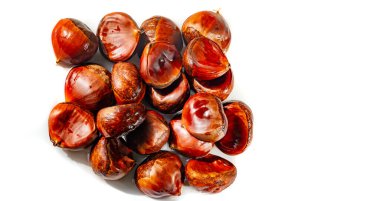 Doğanın güzelliğini ve güzelliğini Chestnut Craft ile tecrübe edin. Mevsimin hediyelerini karmaşık bir şekilde düzenlenmiş kestanelerle kutlayın. Bir aşk ve doğal dünya için takdir yolculuğuna çıkın.