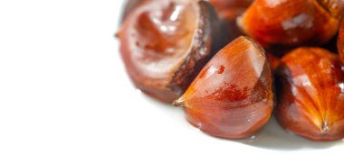 Özellikle seçilmiş kestane koleksiyonu. Nostalji ve konforu çağrıştıran mevsimlik ziyafet ve dekorasyonlarla şımarın. Minimalist beyaz tabakalarımızla evinizde şık ve rahat bir atmosfer yaratın..