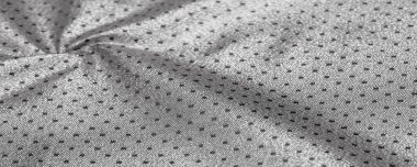 Küçük puantiyeli metalik parıltılı kumaş. Siyah. Bazen bir kumaş eklemeniz gerekir, bizim ipeklerimiz gibi..