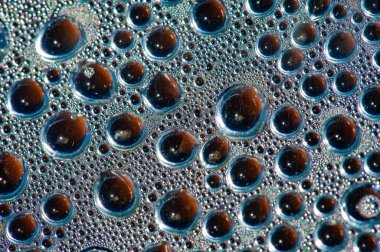 Benzersiz su kabarcığı buhar tasarımı görsel olarak çekici ve rahatlatıcı bir atmosfer yaratır. Daha iyi demlenmek için ısı ve aroma dağılımını geliştirir.