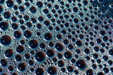 Benzersiz su kabarcığı buhar tasarımı görsel olarak çekici ve rahatlatıcı bir atmosfer yaratır. Daha iyi demlenmek için ısı ve aroma dağılımını geliştirir.