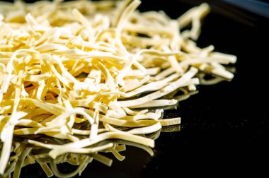 Otantik İtalyan makarnası, Maccheroncini Di Campofilone. Seni İtalya 'ya götürecek lezzetli bir yemek için mükemmel. Makarna opsiyonumuzla spagettinizi tatmin edin..