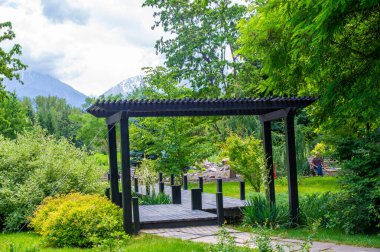 Botanik Bahçesi 'nin şehir merkezinde saklı bir cennet keşfedin. Kendinizi bu büyüleyici güzelliğe daldırın titizlikle muhafaza edilen bu geri çekilme, her köşenin tutulduğu