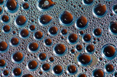 Benzersiz su kabarcığı buhar tasarımı görsel olarak çekici ve rahatlatıcı bir atmosfer yaratır. Daha iyi demlenmek için ısı ve aroma dağılımını geliştirir.